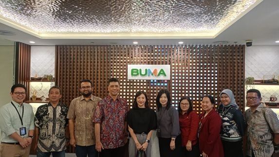 Group Photo: BUMA International with the Management of Karya Salemba Empat Foundation, March 4, 2025