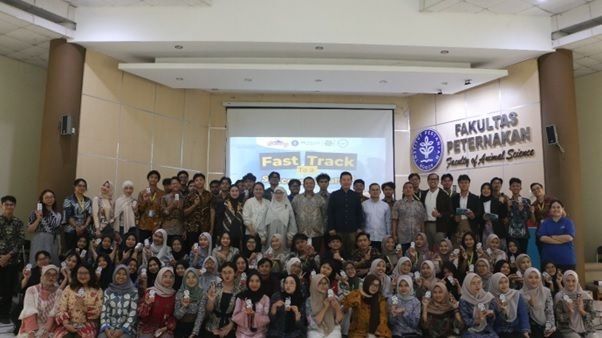 FACE TO FACE SCHOLARSHIP RECIPIENTS WITH PT Cover Cisarua Mountain Dairy Tbk (Cimory) at IPB University