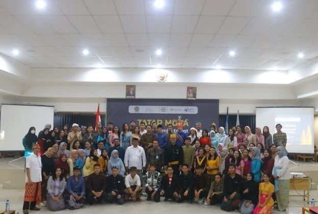 Cover EVENT MEETING WITH THE RECIPIENTS OF THE KARYA SALEMBA EMPAT SCHOLARSHIP AND THE INAUGURATION OF THE WASTE BANK COMMUNITY DEVELOPMENT ELEMENTARY SCHOOL