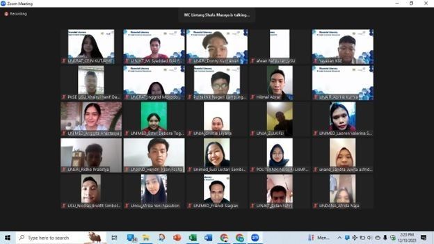 cover Financial Literacy PT Insight Investments Management Dec 13, 2023 admin Yayasan Karya Salemba Empat ("KSE") together with one of its donors, PT Insight Investments Management, held a "Face-to-Face Meeting for Scholarship Recipients & Financial Literacy" for KSE scholarship recipients from 35 KSE partner universities online on Wednesday, 13 December 2023 at 14.00 to 17.00 WIB. The event, which was hosted by Lintang Shafa Mazaya as a KSE scholarship recipient from the University of Indonesia, began with remarks from the Management of the Karya Salemba Empat Foundation, Rani Sofjan as KSE Donor Relations. In her speech, Rani Sofjan thanked PT Insight Investments Management for being a KSE Scholarship donor for 8 years since 2015 until now. In her speech, Rani Sofjan also explained a flashback about the KSE scholarship and what programmes have been supported by PT Insight Investment Management. insight1.jpg insight2.jpg The next speech was delivered by PT Insight Investment Management which on this occasion was represented by Muhammad Isnaeni Setiawan CSR Coordinator - PT Insight Investments Management. Furthermore, the event continued with the reading of the Achievements of PT Insight Investments Management Scholarship Recipients and the Symbolisation of the IIM Scholarship Program. About 5 students who received the KSE Scholarship from PT Insight Investments Management showed their best achievements and were very proud in various academic and non-academic activities. insight3.jpg After that, the event continued with a material presentation session moderated by Putri Yuniar from the KSE Scholarship Alumni of UIN Syarif Hidayatullah Jakarta. The first material session was delivered by Muhammad Isnaeni Setiawan as CSR Coordinator of PT Insight Investments Management who presented material related to Company Profile & Corporate Social Responsibility (CSR) Programme of PT Insight Investments Management. In his presentation, Muhammad Isnaeni discussed the importance of CSR in every company, the legal basis for implementing CSR, sustainable business and development, creating shared value (CSV), and CSR activities at PT Insight Investments Management. insight4.jpg After the presentation of the first interesting session, there were enthusiastic questions from the KSE Scholarship recipients, namely Ikhwanurrohiim from UNDIP and Luthfi Arief from UPI. Ikhwanurrohiim asked the speaker about the distribution of investment for CSR and Luthfi Arief asked about the regulation of the amount of CSR funds in the legislation. insight5.jpg No less interesting than the first material session, Financial Literacy material was also presented in the second material session. This Financial Literacy Material Session was presented by Andarsari Shifa Riani as Head of Customer Service & Consumer Protection Department PT. Insight Investments Management. In his presentation, Andarsari discussed a lot about good financial management for students, financial asset allocation, how to identify fraudulent investments, types of mutual funds, the benefits and risks of mutual funds, as well as the 5 stages of investing in mutual funds for beginner investors. Then, the enthusiasm of the KSE Scholarship recipients who took part in this second material session was also shown by the many questions asked. These questions were asked by Umi Tsalsa (UNSRI), Rajunaini (UNRI), Fitri (UB), and Maycela (UNHAS). The recipients of the KSE Scholarship asked a lot about how to invest for students and the financial conditions of students in general. insight6.jpg Hopefully, the PT Insight Investments Management Scholarship Recipient & Financial Literacy Face-to-Face event can encourage and prepare scholarship recipients to become graduates who have integrity, national insight, love for the country, country and nation and have the capacity and competence to become potential leaders in the future, and have knowledge related to financial management and investment properly. insight7.jpg Related Posts # Workshop Meeting of Scholarship Recipients of Karya Salemba Empat Foundation UNS, UNDIP and UGM with PT Perusahaan Pengelola Aset (Asset Management Company) Yayasan Karya Salemba Empat (KSE) with the support of PT Perusahaan Pengelola Aset and Give2Asia Foundation held another Face-to-Face activity at Sebelas Maret University Campus, Surakarta. The series… # Ceremony & Career Management Adira Finance Scholarship Program 2024 Jakarta, December 16, 2024 – Adira Finance successfully held the Ceremony & Career Management Adira Finance Scholarship Program 2024 in a hybrid format at the Adira Finance Head Office and via Zoom.… # SOCIALISATION OF YAYASAN KARYA SALEMBA EMPAT AND YAYASAN BAKTI BARITO at UNIVERSITAS JAMBI (UNJA) Pada tanggal 9 April 2019 yang bertempat di Universitas Jambi (UNJA) telah berlangsung kegiatan sosialisasi beasiswa Yayasan Karya Salemba Empat (KSE) dan Yayasan Bakti Barito (YBB) serta dari PT.…