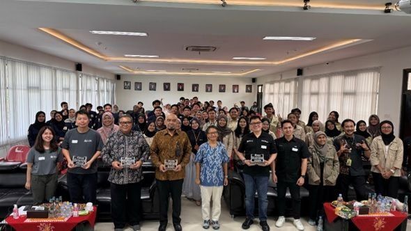 cover FINANCIAL LITERACY ACTIVITIES AND INVESTMENT GAMES WITH PT UBS SEKURITAS INDONESIA!